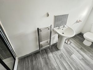 Shower room- click for photo gallery